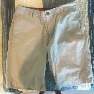 Puma 30 inc waist light gray golf shorts. Flat front